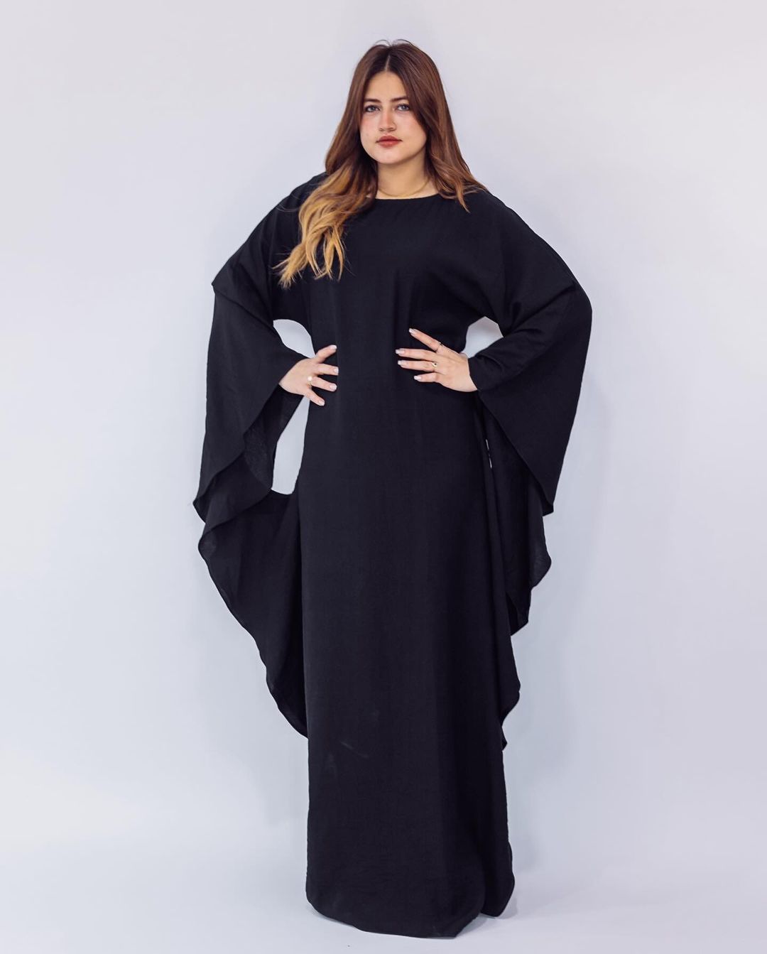 Unique Arabic-Style Linen Maxi Dress with Long Sleeves – Black & Brown | عيون